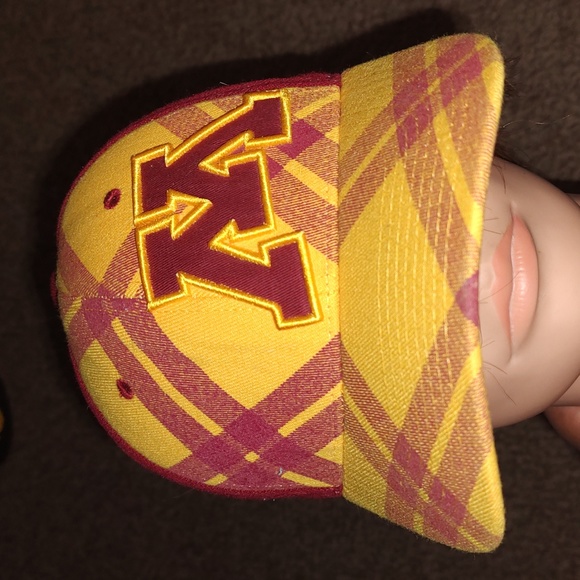Vintage Zephyr University of Minnesota Maroon Yellow Fitted Baseball Cap Hat - Picture 3 of 14